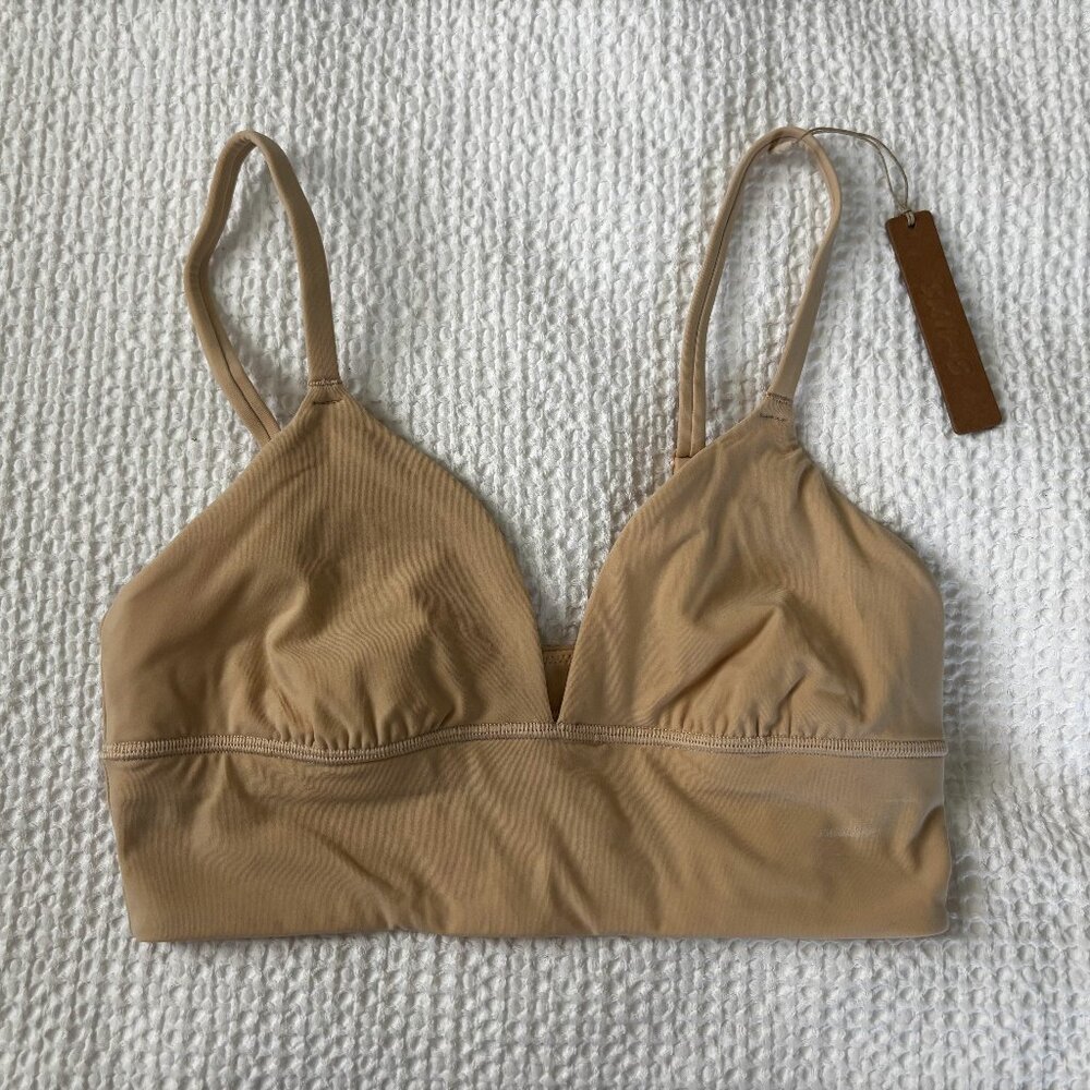 SKIMS FITS EVERYBODY TRIANGLE LONGLINE BRALETTE | SAND